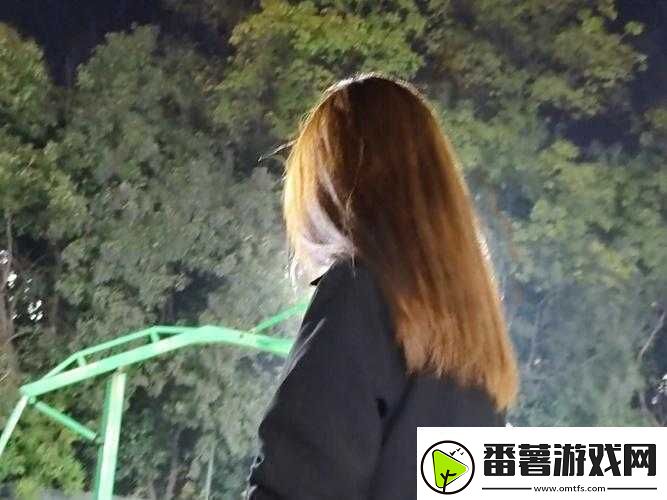 海角披风少年老妈长相：一位独特的女性